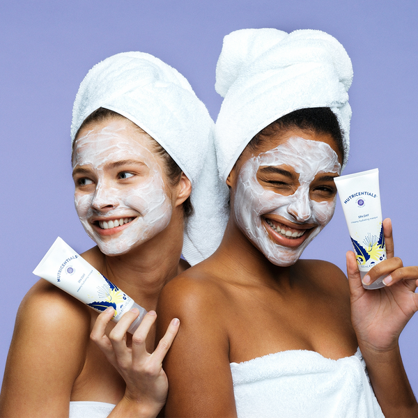 nu-skin-nutricentials-spa-day-creamy-hydrating-masque-women-model-lifestyle-pdp-4