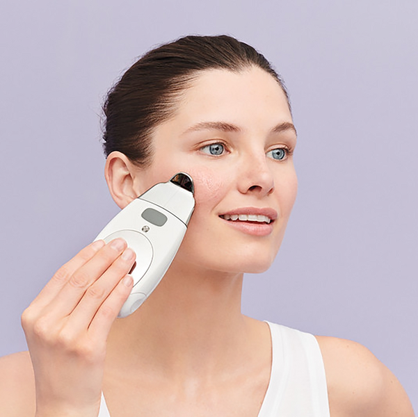 nu-skin-facial-spa-anti-ageing-device-and-model-usage-pdp-4